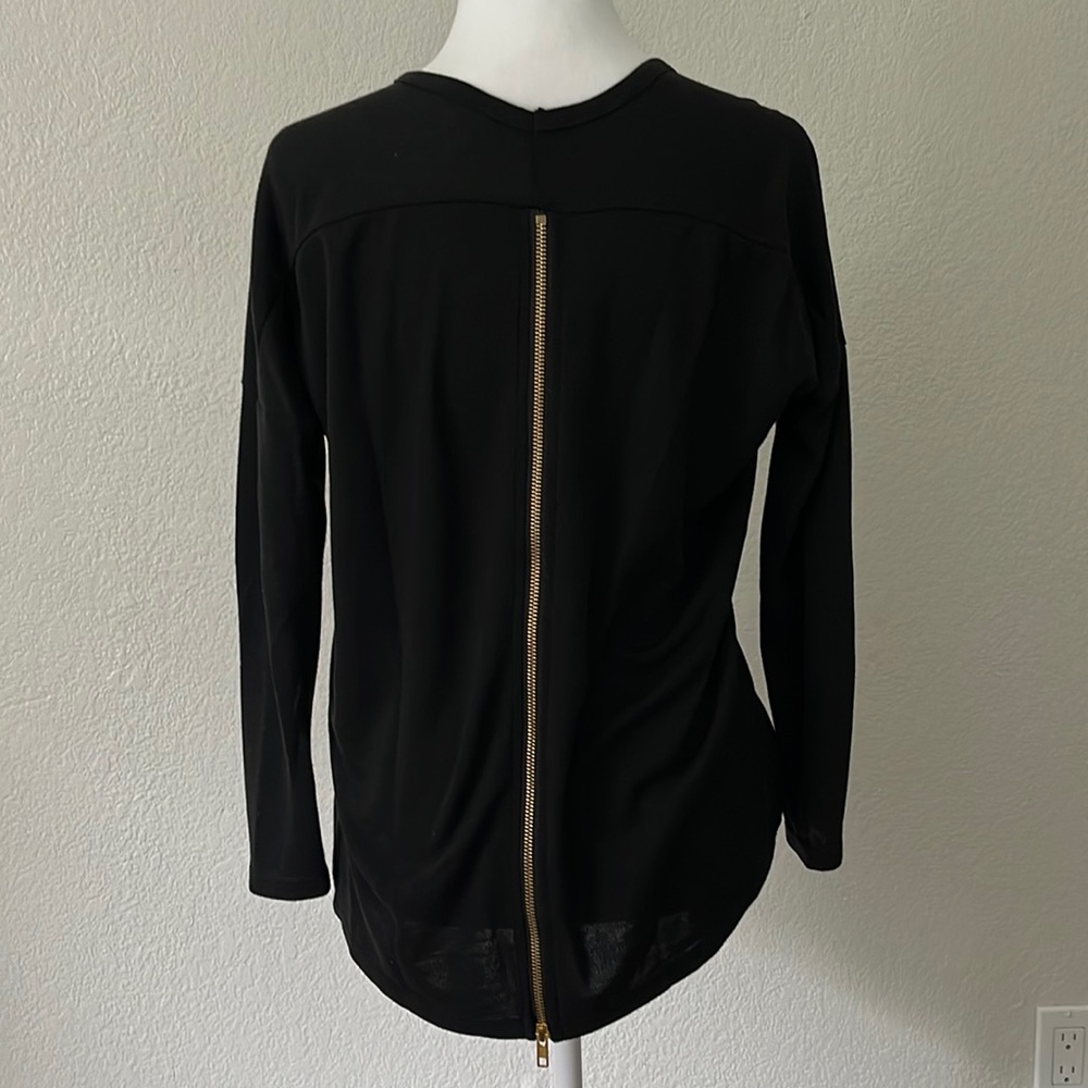 ⭐️✨3 for$20 ✨⭐️ Lulu’s black shirt size small